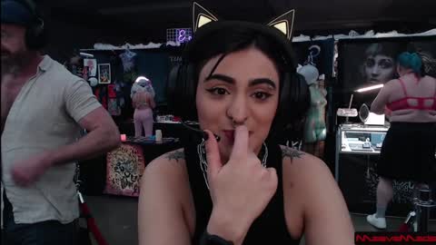 Snapshot of maevemads chatting on February 2025 10:06:02 PM Meaves online show from February 2025 10:06:02 PM