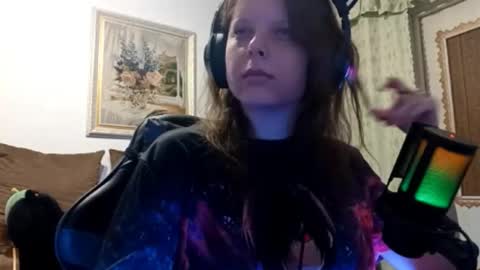 Nicole online show from November 2025 05:42:01 PM