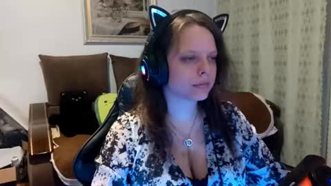 Nicole online show from November 2025 04:24:01 PM