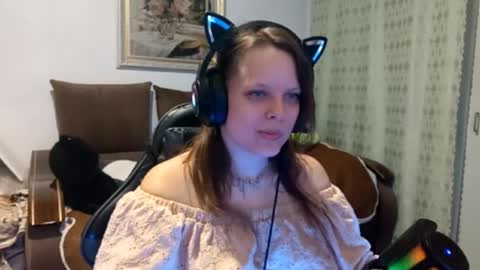 Nicole online show from November 2025 04:22:01 PM