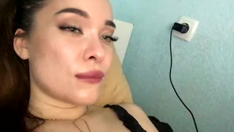Snapshot of magggg658318 chatting on June 2026 03:35:02 PM magggg658318 online show from June 2026 03:35:02 PM