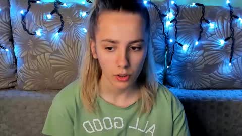 Maggie online show from December 2025 01:33:01 AM