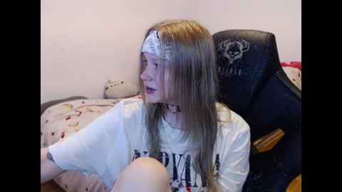 Snapshot of maggieswaggy chatting on December 2024 07:43:01 PM Magdalene Swaggy online show from December 2024 07:43:01 PM