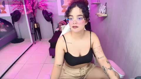 Snapshot of maggy_t18 chatting on May 2026 03:56:01 AM Maggy online show from May 2026 03:56:01 AM