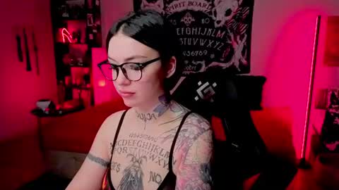 Snapshot of magic_alie chatting on June 2026 09:03:02 PM Magic Allie online show from June 2026 09:03:02 PM