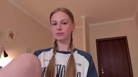 Snapshot of magic_couple13 chatting on May 2026 12:11:02 PM Alice online show from May 2026 12:11:02 PM