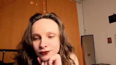 Mikky or Moon online show from December 2025 07:18:01 PM