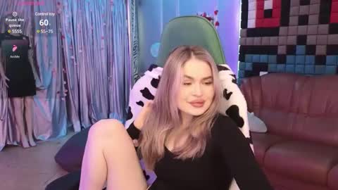 Jessica  Leila online show from February 2025 12:18:02 PM