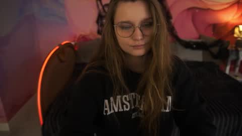 Emily online show from October 2025 05:41:02 AM