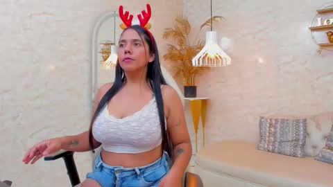 Snapshot of mai_bigboobs chatting on December 2025 11:48:01 AM Mai Bigboobs online show from December 2025 11:48:01 AM