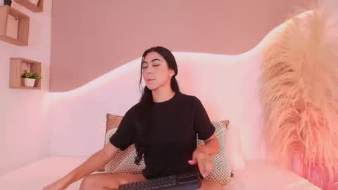 MAIA  LIA  online show from January 2026 12:37:01 AM