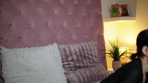  Maia  online show from February 2026 09:44:02 PM