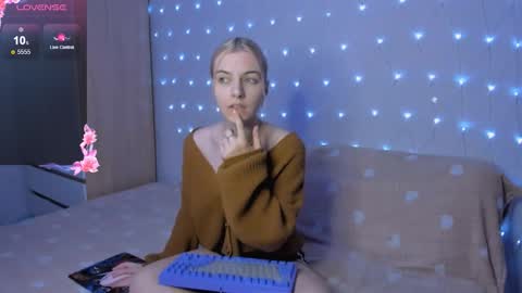 Your kitty online show from October 2025 03:35:01 PM