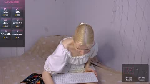 Snapshot of mailin_harrington chatting on July 2026 04:11:01 PM Your kitty online show from July 2026 04:11:01 PM