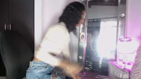 Snapshot of mailyn_gold chatting on May 2026 11:59:01 AM mailyn_gold online show from May 2026 11:59:01 AM