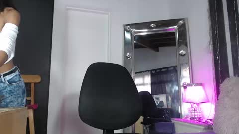 Snapshot of mailyn_gold chatting on May 2026 11:58:02 AM mailyn_gold online show from May 2026 11:58:02 AM