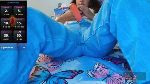 Snapshot of maira_milf chatting on February 2025 08:18:01 PM Maira online show from February 2025 08:18:01 PM