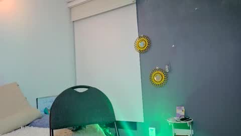 Snapshot of maithe_perroni chatting on February 2026 12:18:02 AM Lauu online show from February 2026 12:18:02 AM