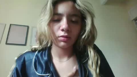 majo_gomezz online show from November 2025 05:15:02 PM