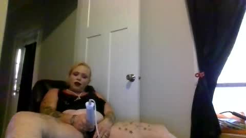 Snapshot of make_me_cum_69x chatting on May 2026 12:01:02 PM make_me_cum_69x online show from May 2026 12:01:02 PM