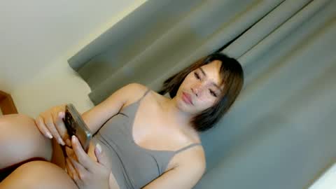 Snapshot of makeit_reyn chatting on June 2026 06:50:01 PM Reyn online show from June 2026 06:50:01 PM