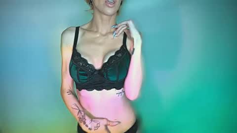 Snapshot of makemebeautiful chatting on February 2025 06:58:01 PM April Dayze makemebeautiful online show from February 2025 06:58:01 PM