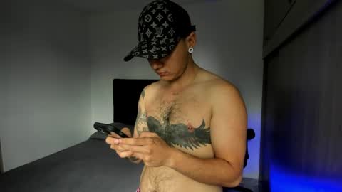 Snapshot of male_pussy chatting on April 2026 05:26:02 PM ADAM online show from April 2026 05:26:02 PM