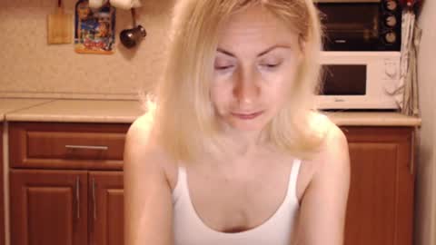 Snapshot of malenamila chatting on December 2025 09:20:01 PM Malena online show from December 2025 09:20:01 PM