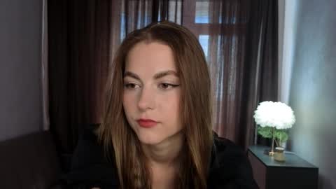 Snapshot of mallieangelini chatting on June 2026 04:25:01 AM Mia online show from June 2026 04:25:01 AM