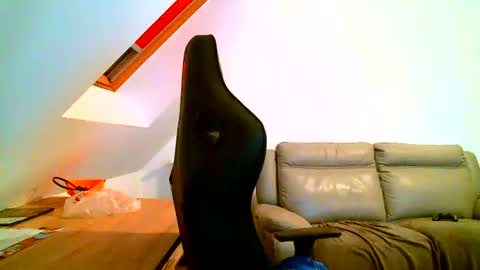 Snapshot of malou2927 chatting on December 2024 07:38:02 PM breton online show from December 2024 07:38:02 PM