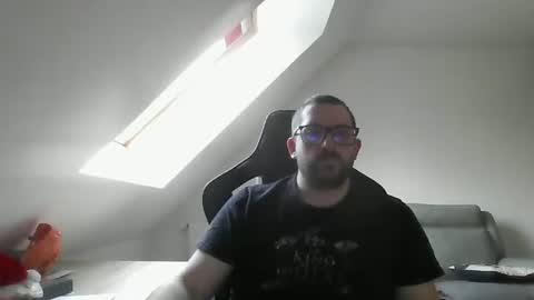 Snapshot of malou2927 chatting on December 2024 10:28:01 AM breton online show from December 2024 10:28:01 AM