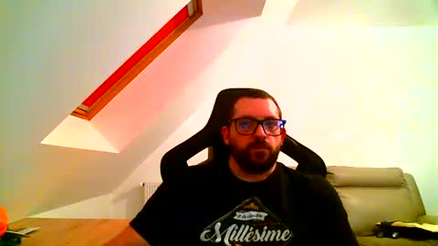 Snapshot of malou2927 chatting on December 2024 05:51:02 PM breton online show from December 2024 05:51:02 PM