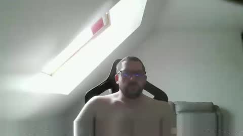 Snapshot of malou2927 chatting on October 2025 10:17:02 AM breton online show from October 2025 10:17:02 AM