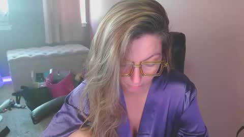 Snapshot of mandybabyxxx chatting on May 2026 06:45:01 PM MandyBabyXXX online show from May 2026 06:45:01 PM