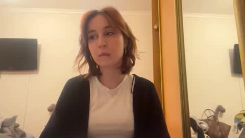 Mia online show from December 2025 01:09:02 PM