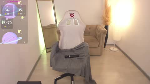 manic_pixie_ online show from April 2026 03:45:01 PM