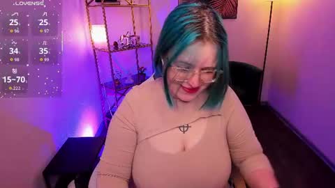Snapshot of manic_pixie_ chatting on June 2026 04:09:02 PM manic_pixie_ online show from June 2026 04:09:02 PM