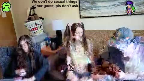 Snapshot of manicpixiedreamfrog chatting on June 2026 03:47:01 PM manicpixiedreamfrog online show from June 2026 03:47:01 PM