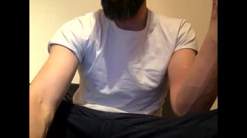 manni_ online show from November 2025 04:11:02 AM