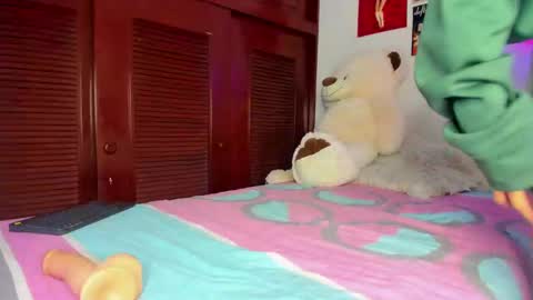 Snapshot of mantis_wine chatting on March 2025 12:59:02 AM MARY online show from March 2025 12:59:02 AM