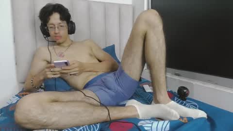 Manuel online show from May 2026 12:05:01 AM