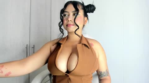 Snapshot of manuela_anderson chatting on October 2025 03:32:01 PM MANUELA online show from October 2025 03:32:01 PM