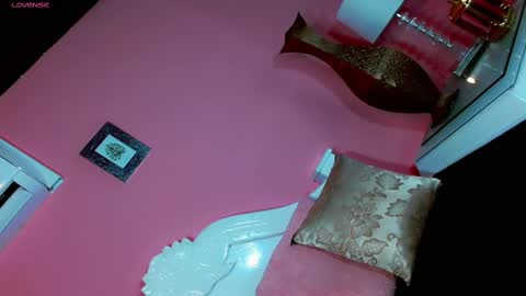 Manuela Kingsley online show from February 2025 11:31:01 AM