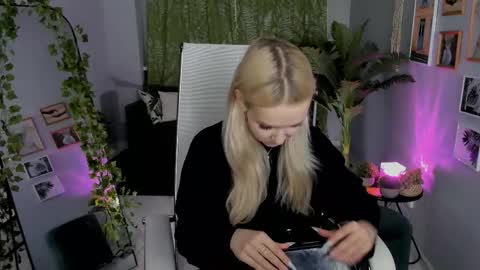 Snapshot of maoqibeverly chatting on May 2026 01:27:02 PM Maoqi online show from May 2026 01:27:02 PM