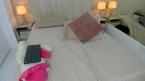 Mara Sinclair online show from May 2026 01:57:16 AM