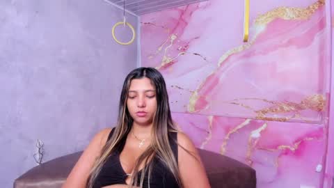 Snapshot of maraluna_ chatting on April 2026 11:56:01 AM Maraluna online show from April 2026 11:56:01 AM