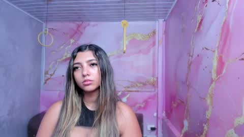 Snapshot of maraluna_ chatting on May 2026 02:45:01 PM Maraluna online show from May 2026 02:45:01 PM