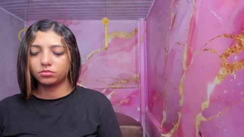 Snapshot of maraluna_ chatting on May 2026 11:48:02 AM Maraluna online show from May 2026 11:48:02 AM