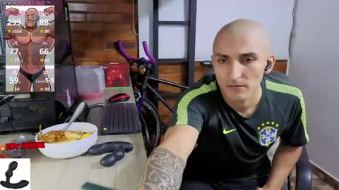 Snapshot of marckmuscle chatting on April 2026 02:02:01 AM Marck Independent model online show from April 2026 02:02:01 AM