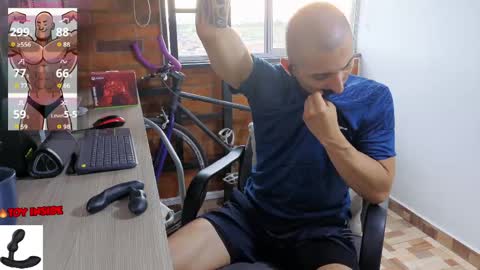 Snapshot of marckmuscle chatting on June 2026 10:33:02 PM Marck Independent model online show from June 2026 10:33:02 PM